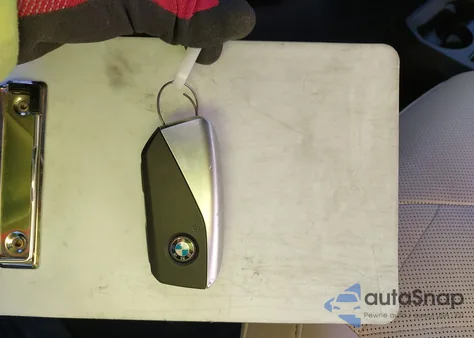 2024 BMW Ix xDrive50 z USA, uszkodzony, nr VIN WB523CF00RCP23489